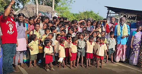 तमिलनाडु: एसटी प्रमाण पत्र के लिए तिरुवरुर जिले में आदिवासी समाज का प्रदर्शन 