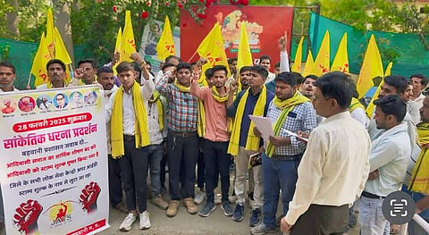 जयस ने किया प्रदर्शन 