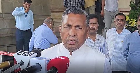 कर्नाटक के खाद्य एवं नागरिक आपूर्ति मंत्री और कांग्रेस विधायक के.एच. मुनियप्पा