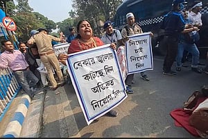 शिक्षक भर्ती रद्द मामले में टीएमसी का हल्ला बोल