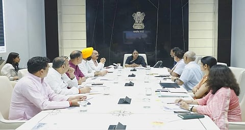 दिल्ली में हर 70 पार बुजुर्ग को मिलेगा 'आयुष्मान कार्ड',अप्रैल के अंत तक लागू होगी योजना 