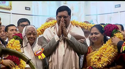 'प्रोटोकोल' नहीं, ये सम्मान की बात—
बतौर CJI महाराष्ट्र की पहली यात्रा पर पहुंचे जस्टिस गवई ने टॉप ऑफिसर्स की गैर मौजूदगी पर जताई नाराज़गी तो... 