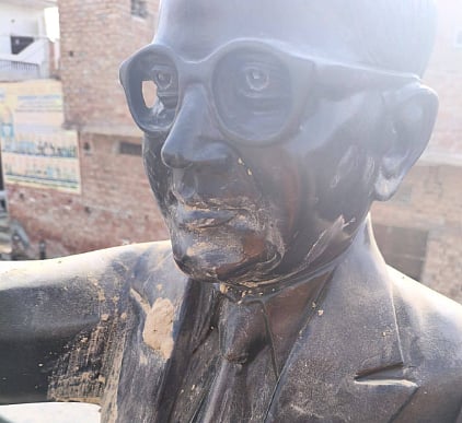 घटना के बाद स्थानीय निवासियों, विशेष रूप से दलित समुदाय और स्वाभिमान जन जागृति एकता मंच जैसे संगठनों ने विरोध प्रदर्शन किया। 