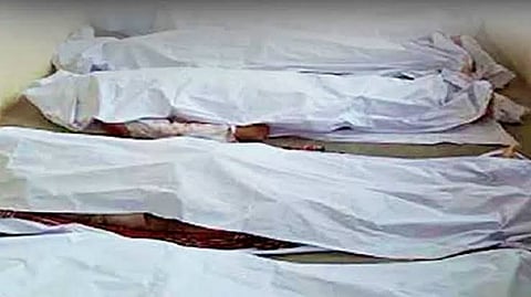 परिवार ने की सामूहिक आत्महत्या 