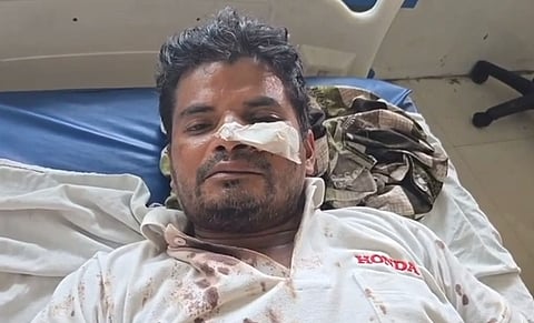 अस्पताल में भर्ती पीड़ित राजेश जाटव