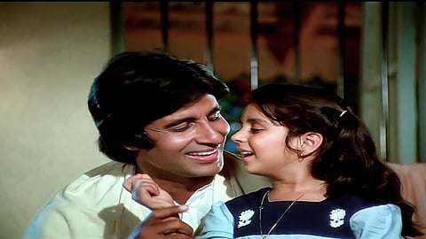 अंधा कानून का गीत 'रोते-रोते हंसना सीखो, हंसते-हंसते रोना, जितनी चाभी भरी राम ने, उतना चले खिलौना' आज भी लोग गुनगुनाते हैं।