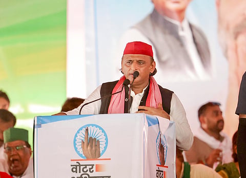 वोटर अधिकार यात्रा रैली को संबोधित करते सपा अध्यक्ष अखिलेश यादव 