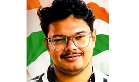 आनंदु ने अपने सुसाइड नोट में लिखा, "आरएसएस के सदस्यों से कभी दोस्ती न करें। चाहे वे पिता, भाई या बेटा ही क्यों न हों, उन्हें जीवन से काट दें। वे जहर फैलाते हैं, असली अपराधी वही हैं।" उन्होंने जोर दिया कि वे अकेले पीड़ित नहीं हैं और कई अन्य बच्चे भी ऐसे शोषण का शिकार हो चुके हैं।