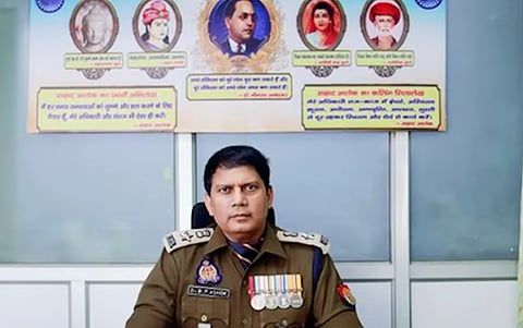 डॉ. अशोक ने समाज के कमजोर वर्गों को सशक्त बनाने के लिए एक अनोखा सुझाव देते हुए कहा कि हर परिवार के किसी एक सदस्य को कानून की पढ़ाई जरूर करनी चाहिए। उन्होंने कहा, "कानून की जानकारी होने से व्यक्ति को सम्मान मिलता है और उसके साथ अन्याय होने का डर कम हो जाता है। एक वकील से कोई जाति नहीं पूछता, उसका रुतबा होता है।"