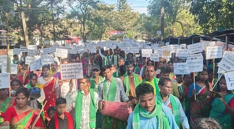 जोरहाट में संताल समुदाय का हल्ला बोल, भाजपा को 2026 चुनाव बहिष्कार की चेतावनी