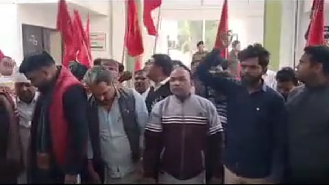 स्वामी आनंद स्वरूप द्वारा ज्योतिबा फुले पर  की गई आपत्तिजनक पोस्ट ने बहुजन समाज में व्यापक आक्रोश उत्पन्न किया है। 