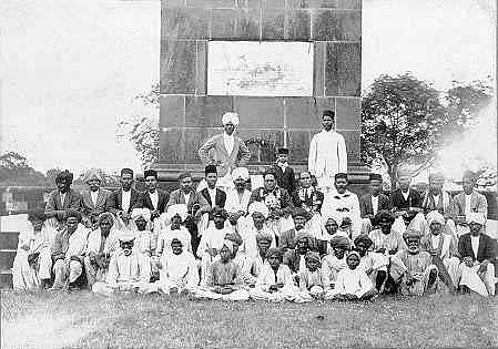  भीमा कोरेगांव में बाबा साहब का एक दुर्लभ चित्र  
