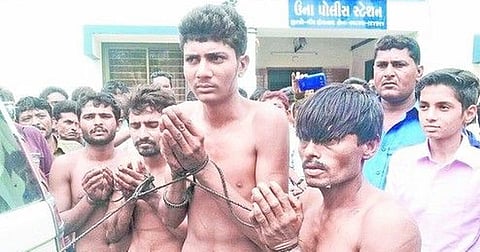 11 जुलाई 2016 को ऊना तालुका के मोटा समढियाला गांव में सरवैया परिवार के चार दलित युवकों को कथित गौ-रक्षकों ने गोकशी के आरोप में सरेआम पीटा था।  पिटाई के वीडियो क्लिप बाद में सोशल मीडिया पर तेज़ी से फैल गए, जिससे पूरे देश में विरोध प्रदर्शन शुरू हो गए और लोगों में भारी गुस्सा भड़क उठा। 