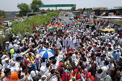 MP: किसानों के मुद्दों पर कांग्रेस का प्रदेशव्यापी चक्काजाम, आगरा-बॉम्बे हाईवे पर 580 किलोमीटर तक थमा यातायात! 