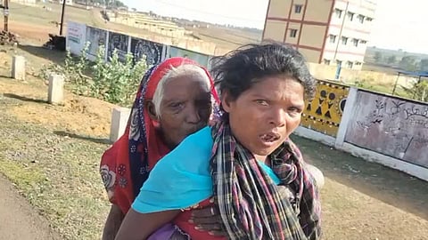 90 साल की सास को पीठ पर ढोकर 9 किलोमीटर चली बहू, गरीबी और व्यवस्था की मजबूरी ने देश को झकझोरा
