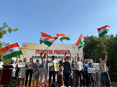 जंतर मंतर में चल रहे प्रोटेस्ट के तीसरे दिन सोमवार को काफी संख्या में नीट परीक्षार्थी मंच पर आये और देश भर के स्टूडेंट्स से साथ देने की अपील की।