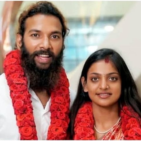 याचिका में कहा गया कि अंतर्धार्मिक विवाह को 'लव जिहाद' का लेबल देकर सांप्रदायिक रंग दिया गया। मोनालिसा ने आरोप लगाया कि उन्हें और फरमान को जान से मारने की धमकियां मिल रही हैं। 