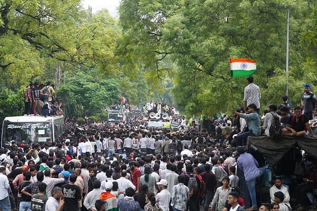 IIT रुड़की ने छात्रों को सोशल मीडिया पर राजनीतिक आंदोलनों का समर्थन करने के खिलाफ दी चेतावनी