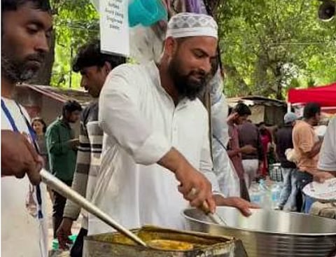 मोहम्मद जुनैद जंतर मंतर पर चल रहे छात्र आंदोलन के दौरान सबसे ज्यादा चर्चा में रहे वालंटियर में से एक हैं।