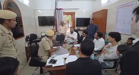संसद मार्ग पुलिस स्टेशन पर निशु आज़ाद पहुंची 