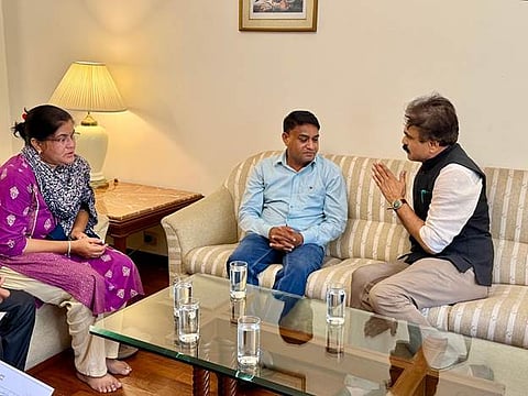 साहिल वाकोडे के माता-पिता ने मकवाना के समक्ष अपने बेटे की मृत्यु से पहले की परिस्थितियों संबंधी आरोप रखे और आयोग से उचित हस्तक्षेप की मांग करते हुए लिखित शिकायत प्रस्तुत की। 