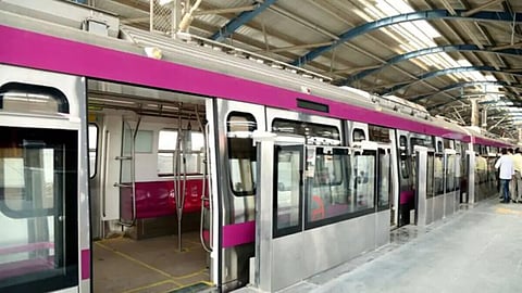 10 अक्टूबर के प्रोटेस्ट को देखते हुए केंद्र सरकार ने नई दिल्ली रेलवे स्टेशन और हजरत निजामुद्दीन रेलवे स्टेशन पर आने वाली सभी मेल/एक्सप्रेस ट्रेनों और मेट्रो को "संवेदनशील स्थानों की ओर उग्र भीड़ की आवाजाही के संभावित खतरे" को देखते हुए संचालन बंद करने का निर्देश दिया था।