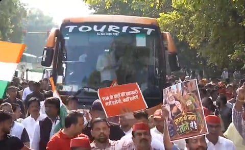 बाराखंबा से सुप्रीम कोर्ट तक मार्च में उमड़ा जन सैलाब, भीड़ ने लगाये नारे, " वोट चोर, गद्दी छोड़"