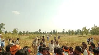 MP: सीहोर के कोसमी गांव में आदिवासियों के 12 मकान तोड़े, फसलें भी नष्ट, नेता प्रतिपक्ष ने कहा- सत्ता की खींचतान में आदिवासी परिवार क्यों उजड़ें?
