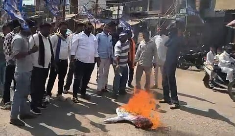27% OBC आरक्षण के समर्थन में भोपाल समेत 100 से अधिक स्थानों पर सरकार के पुतले दहन