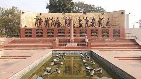 A monument to remember the martyrs of the Namantar Andolan was established in 2013 at Nagpur.