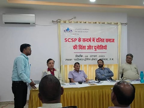 Activist Kuldeep Kumar (standing) presenting the figures of SC/ST Sub Plan.