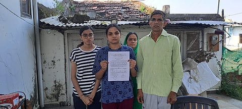 In a viral video Aastha  and Muskaan, daughters of Sujan Vishwakarma alleged harassment by officials in the administration. 