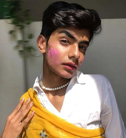 On Diwali, Pranshu posted a transition reel in a saree, which unfortunately attracted over 4,000 hate comments. 