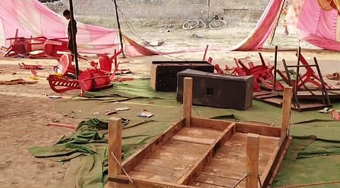 The miscreants vandalized chairs, tables, and tents, and even damaged the statue of Saint Ravidas. 
