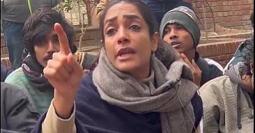 In her emotional appeal on social media, Dr. Ritu Singh called upon her community to unite and show solidarity at the protest site in DU Arts Faculty. 