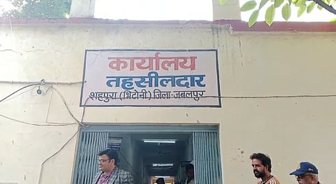 Madhya Pradesh: Patwari Accused of Fraudulently Obtaining Signature in Shahpura Ration Card Dispute