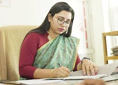 In October 2023, Nisha Bangre embarked on a fast unto death outside the Chief Minister's residence, demanding acceptance of her resignation. 