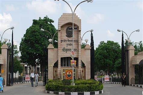 Kurukshetra University is the oldest university in Haryana. It is a pioneer in many areas, such as making education available in different formats, consistent innovation, and a student-friendly interface.