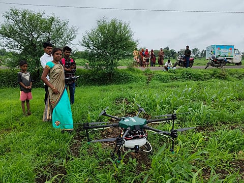 Phulwanti highlights the benefits of drones, saying that they can precisely spray pesticides, herbicides, and other control products, ensuring crops receive the correct dosage. 