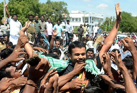 A convicted murderer,  Yuvaraj, receives a grand welcome upon his release on parole, highlighting the disturbing celebration of caste-based violence. 