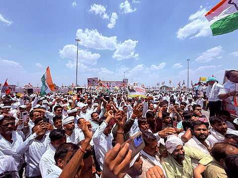 As part of the protest, the Congress party along with farmers' organisations staged a chakka jaam on the Mumbai-Agra National Highway (NH-3) beginning at 11 AM.
