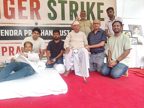 Centenarian freedom fighter, former MLA and MP Pandit Ramkishan extended his support to the protestors at Jantar Mantar on June 30. 
 