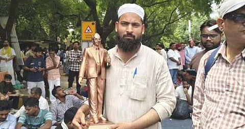 Malik volunteered at the protest site for around 35 days, beginning on June 20, helping coordinate and distribute food and drinking water to students and members of the public participating in the agitation. He states that he was never part of the protest leadership or its organisers, but his role in ensuring meals for protesters drew media attention, making him a recognisable face of the movement.