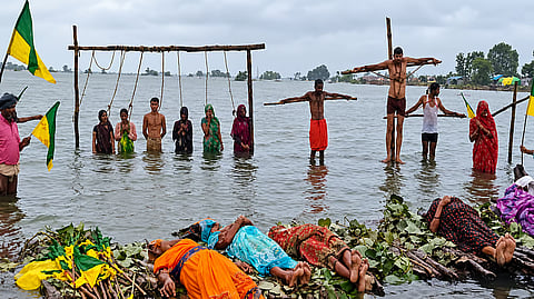 Some protesters were seen staging a symbolic hanging demonstration. At the same time, some women were sitting with mud wrapped around their bodies. 