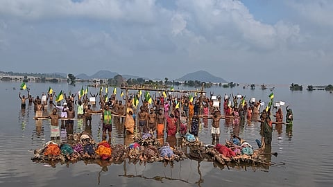 The struggle assumes significance in the backdrop of rising water levels in some of the settlements impacted by the Majhgawan Dam, submerging homes and farms of the adivasi villagers. 