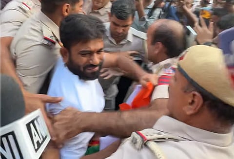 The detention took place outside the residence of NCP-SCP spokesperson Anish Gawande while Dipke was walking entirely alone. 