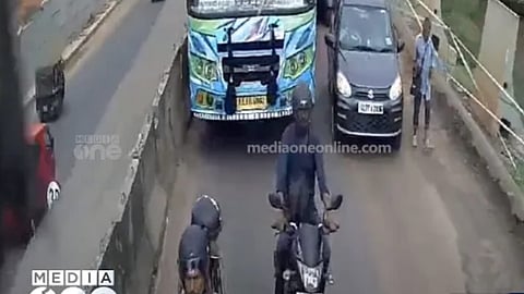 Couple crushed to death in Kozhikode: Bus driver and owner arrested