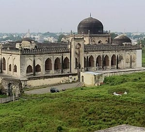 Karnataka HC asks authorities to remove encroachments of Bahmani Sultans' fort in Kalaburagi