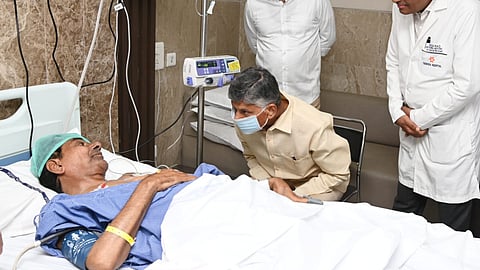 Chandrababu Naidu meets KCR at Yashoda Hospital 