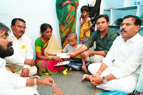 BRS working president KTR donated Rs 5 lakh to the retired jawan Mallesh's family 